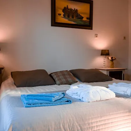 / Tanahlot Otel