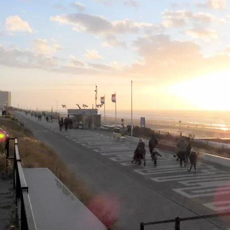 / Tanahlot Zandvoort