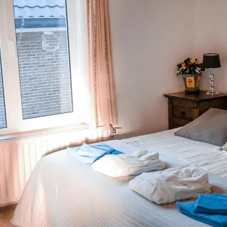 Hotel Hotel / Pension Villa Tanahlot Zandvoort